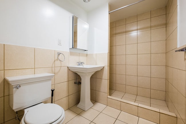 Foto del edificio - 339 E 12th St