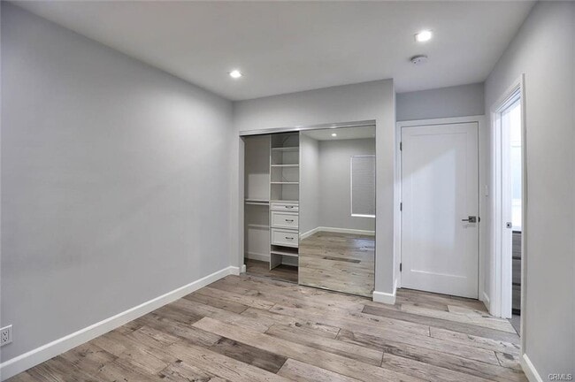 Building Photo - 1640 Cumberland Terrace