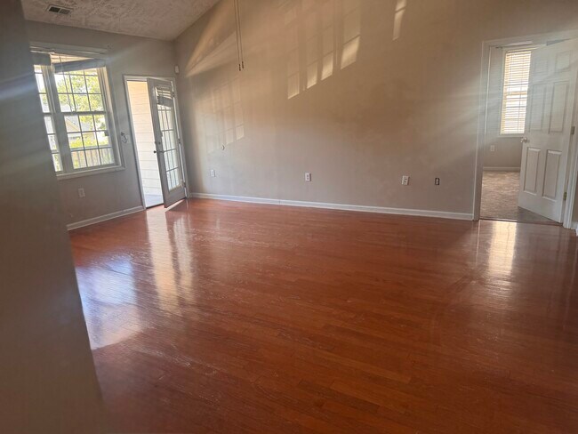 Foto del edificio - 4030 Bardstown Ct