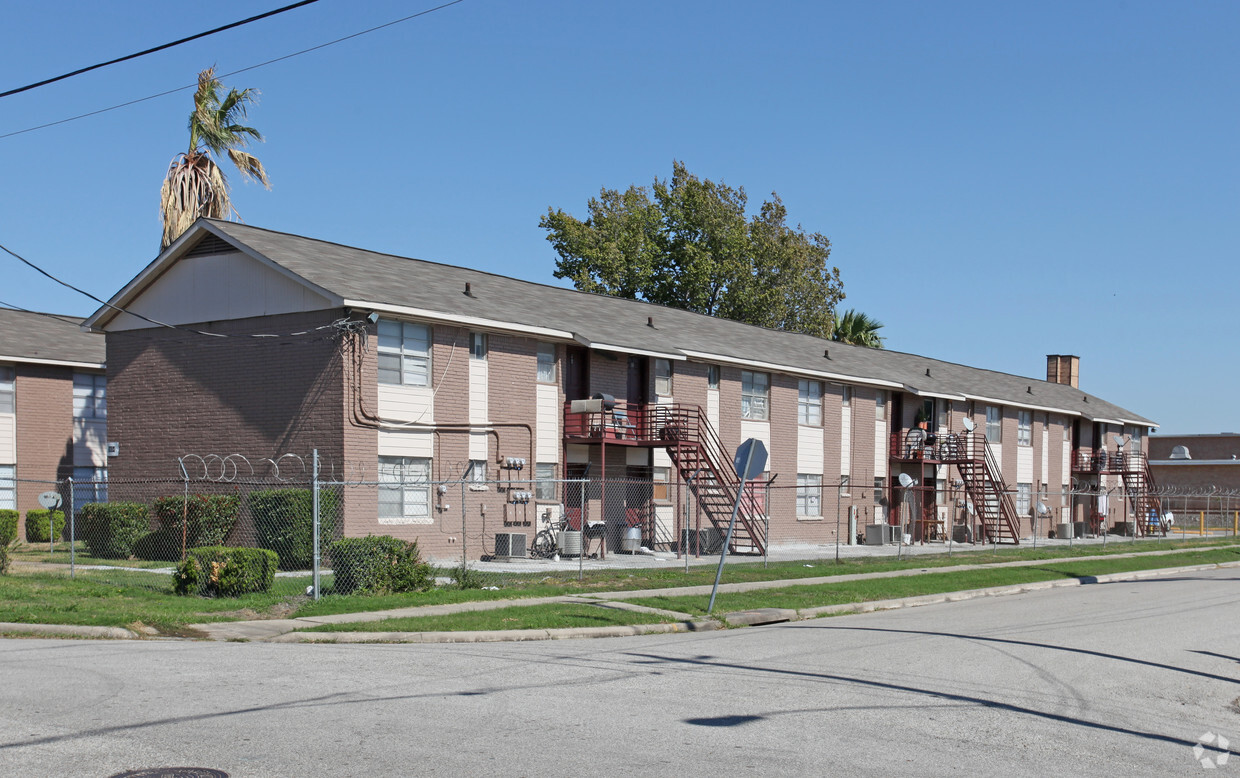 Primary Photo - Wheatley Plaza Apartments