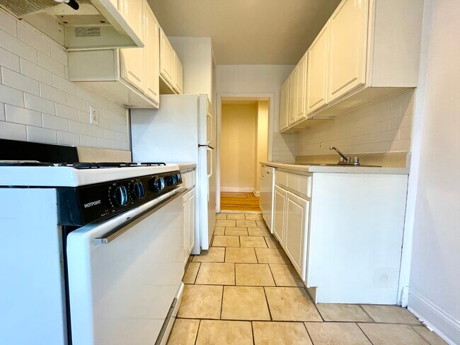 Building Photo - 647 W 169th St