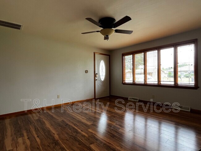 Foto del edificio - 703 Mellen Dr
