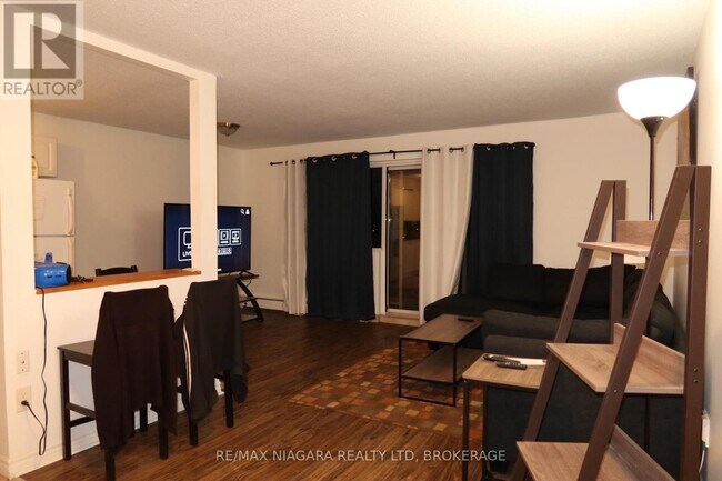 Building Photo - 242 Oakdale Ave