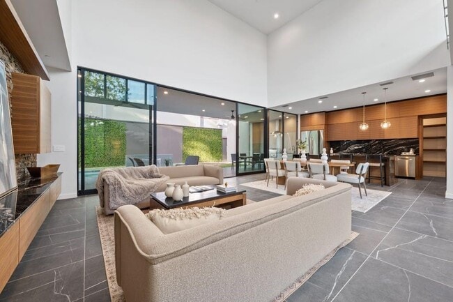 Building Photo - 3500 Cactus Wren Way