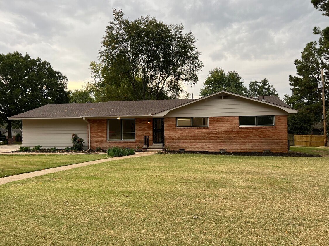 Primary Photo - 1805 Starling Dr