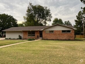 Building Photo - 1805 Starling Dr