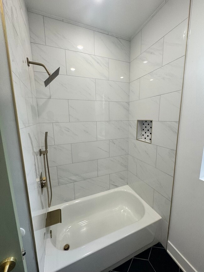 Bathroom for unit B - 1325 Kerbaugh St