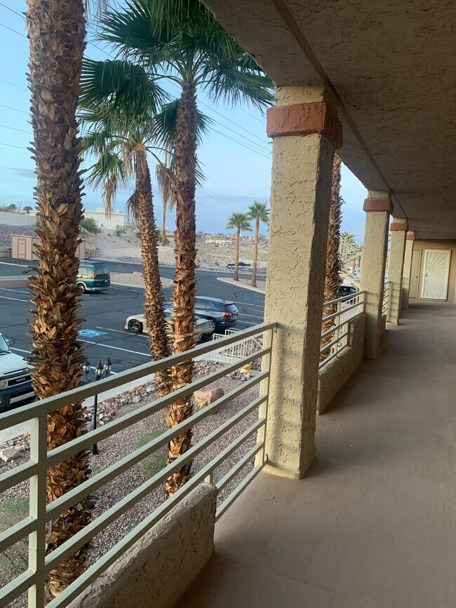 Foto del edificio - Gated Laughlin Condominium