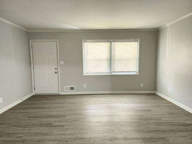 Foto del edificio - 5971 Moss Dr