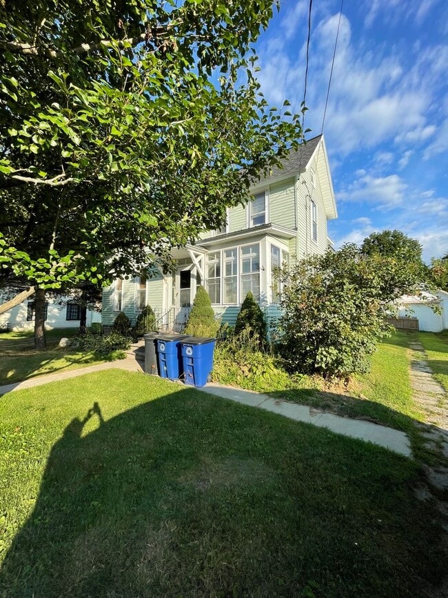 Building Photo - Village of Black River 4 /5 Bedroom Home w...