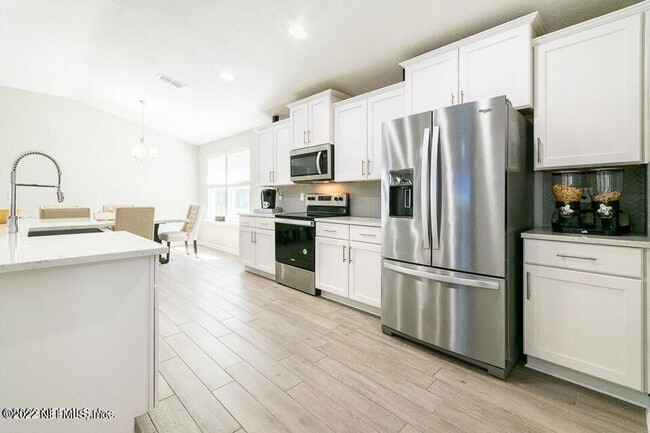 Building Photo - 15935 Great Lakes Cir