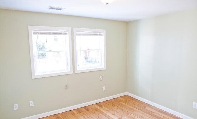 Building Photo - 23 Evergreen St