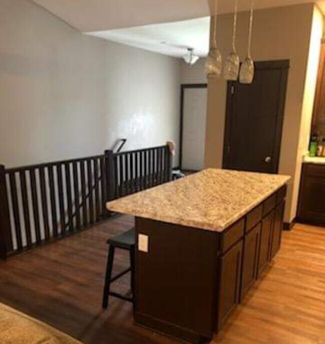 Isla de cocina - 315 Sunflower Dr