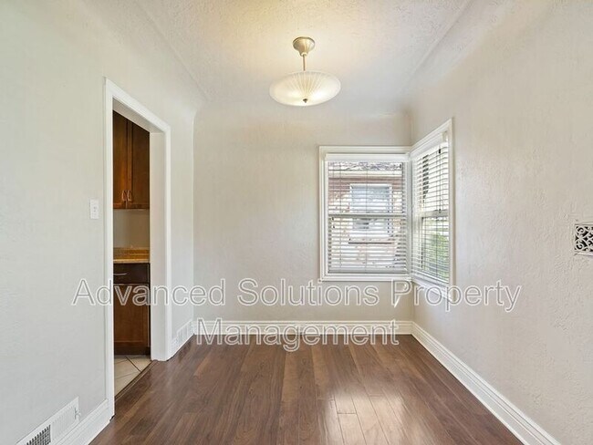 Foto del edificio - 551-555 N 200 W
