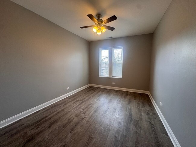 Foto del edificio - 525-527 N Homan Ave.