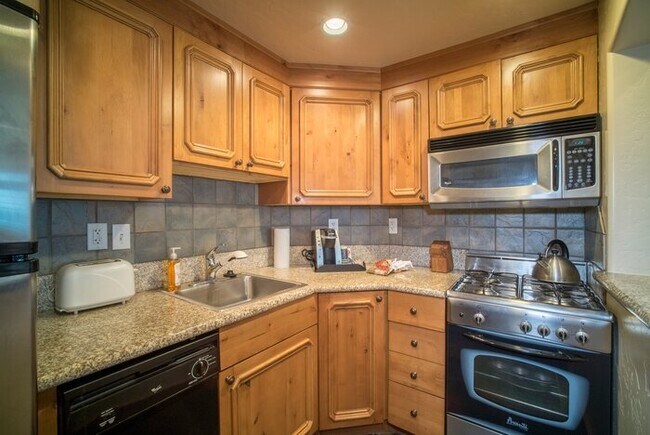 Foto del edificio - Villa 2082 3 Bed 3 Bath Full Kitchen