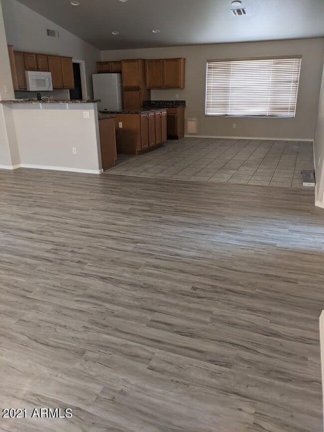 Building Photo - 616 S 110th Pl