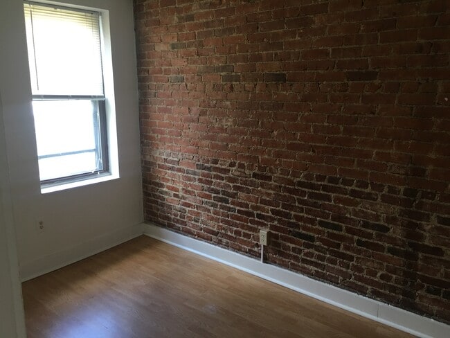 Foto del edificio - 283 W 3rd St