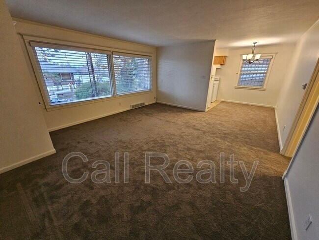 Building Photo - 827 W 11th Ave