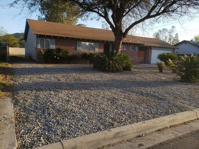 Building Photo - Beautiful remodeled home!
