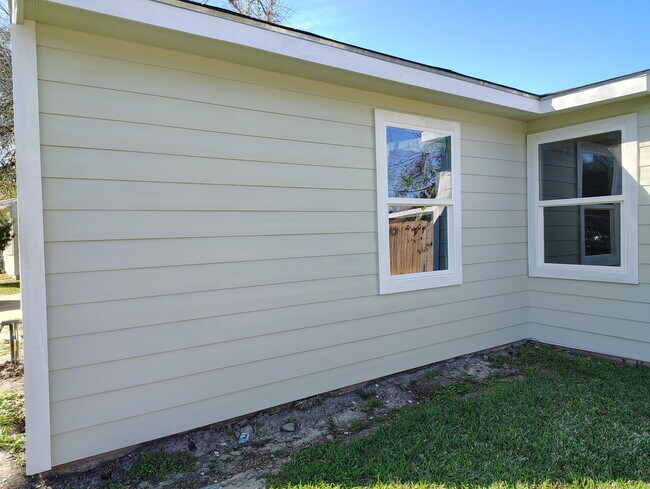 Building Photo - 6603 Narcissus St