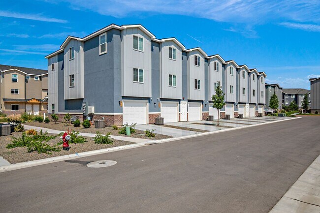 Foto del edificio - Gorgeous Townhomes in Entrata Farms of Meridian. Luxurious Amenities!