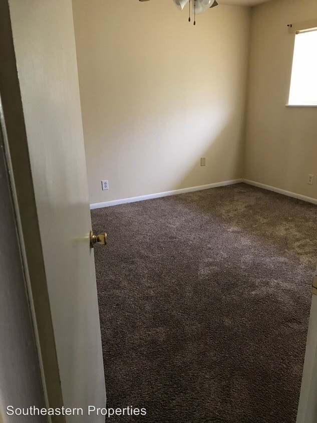 Building Photo - 2 br, 1 bath Apartment - 3499 Cloverdale Rd.