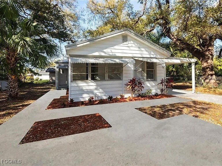 Foto principal - 2217 Dora St