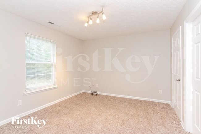 Building Photo - 4930 W Troy Ave