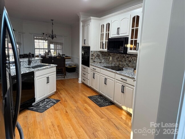 Foto del edificio - 5919 Newell Dr