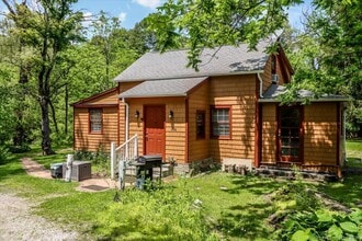 Building Photo - 206 Litchfield Turnpike