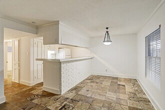Building Photo - 2418 Mimosa Dr