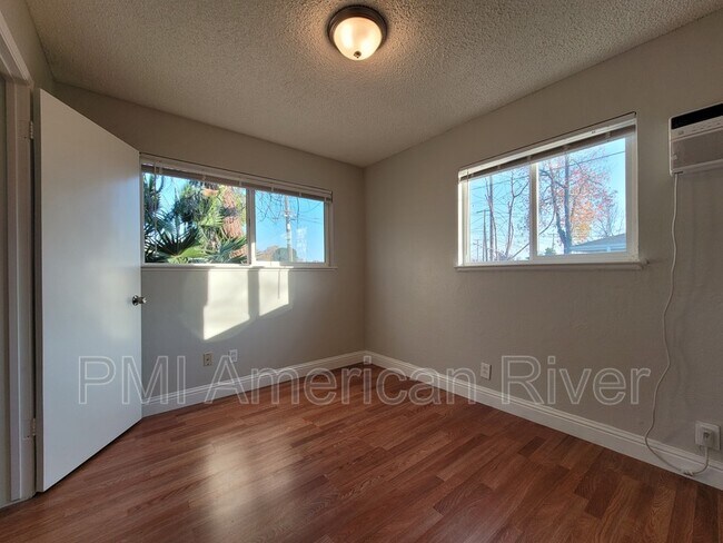 Building Photo - 1002 Circuit Dr