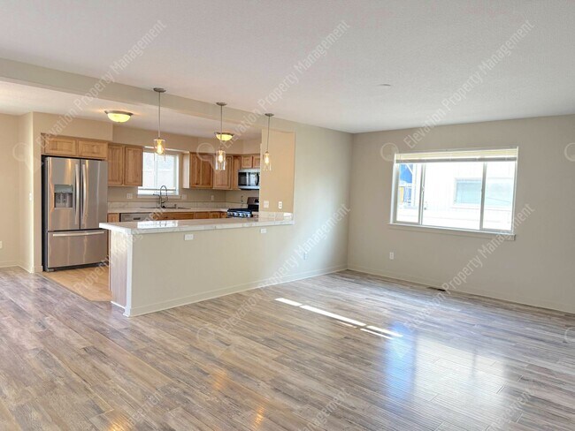 Foto del edificio - 3 BR home with fenced yard