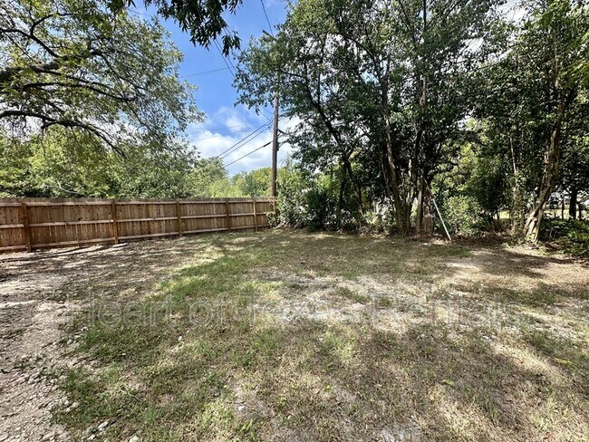 Building Photo - 1821 Live Oak Ave