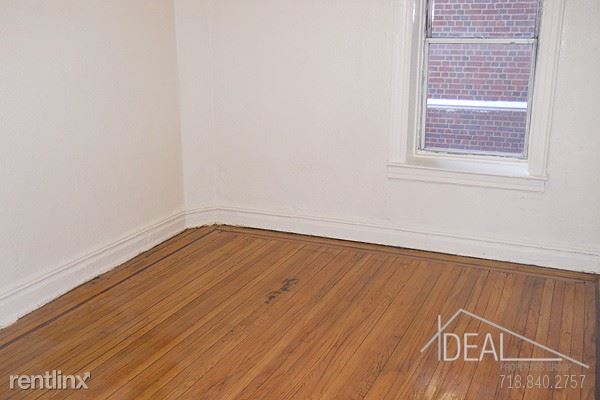 Building Photo - 158 Fenimore St