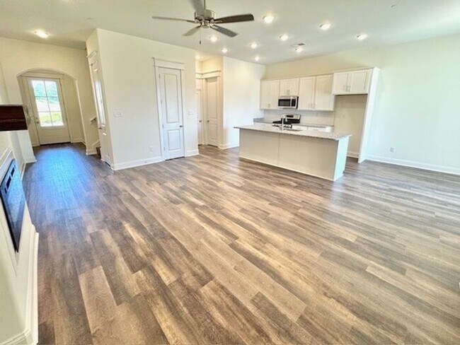 Building Photo - Now Leasing at Cedar Bluff – 4BR Townhomes...