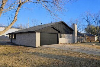 Building Photo - 1302 La Salle Dr