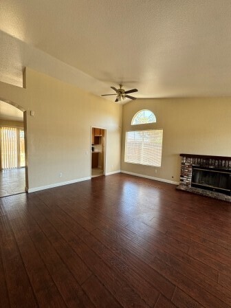 Foto del edificio - Nice Home in convenient location near ever...