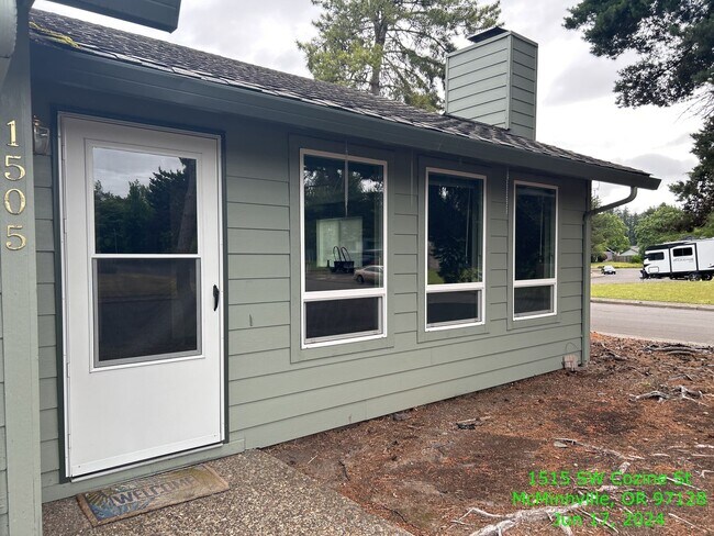 Building Photo - 1515 SW Cozine St