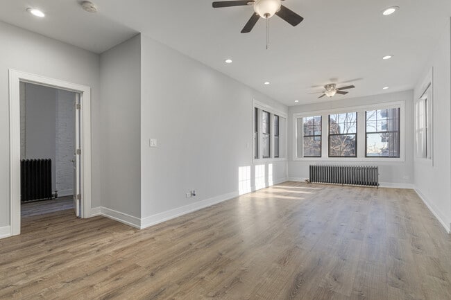 Foto del edificio - 7626 N Eastlake Terrace