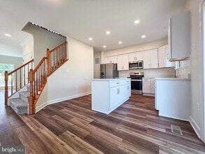 Building Photo - 3300 Broker Ln