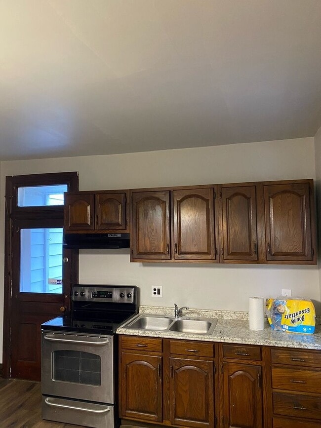 Foto del edificio - 664 Linden Ave