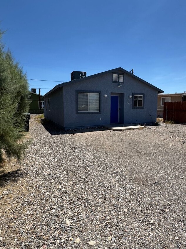 Primary Photo - Cozy Updated 3-Bedroom Home Near River Acc...
