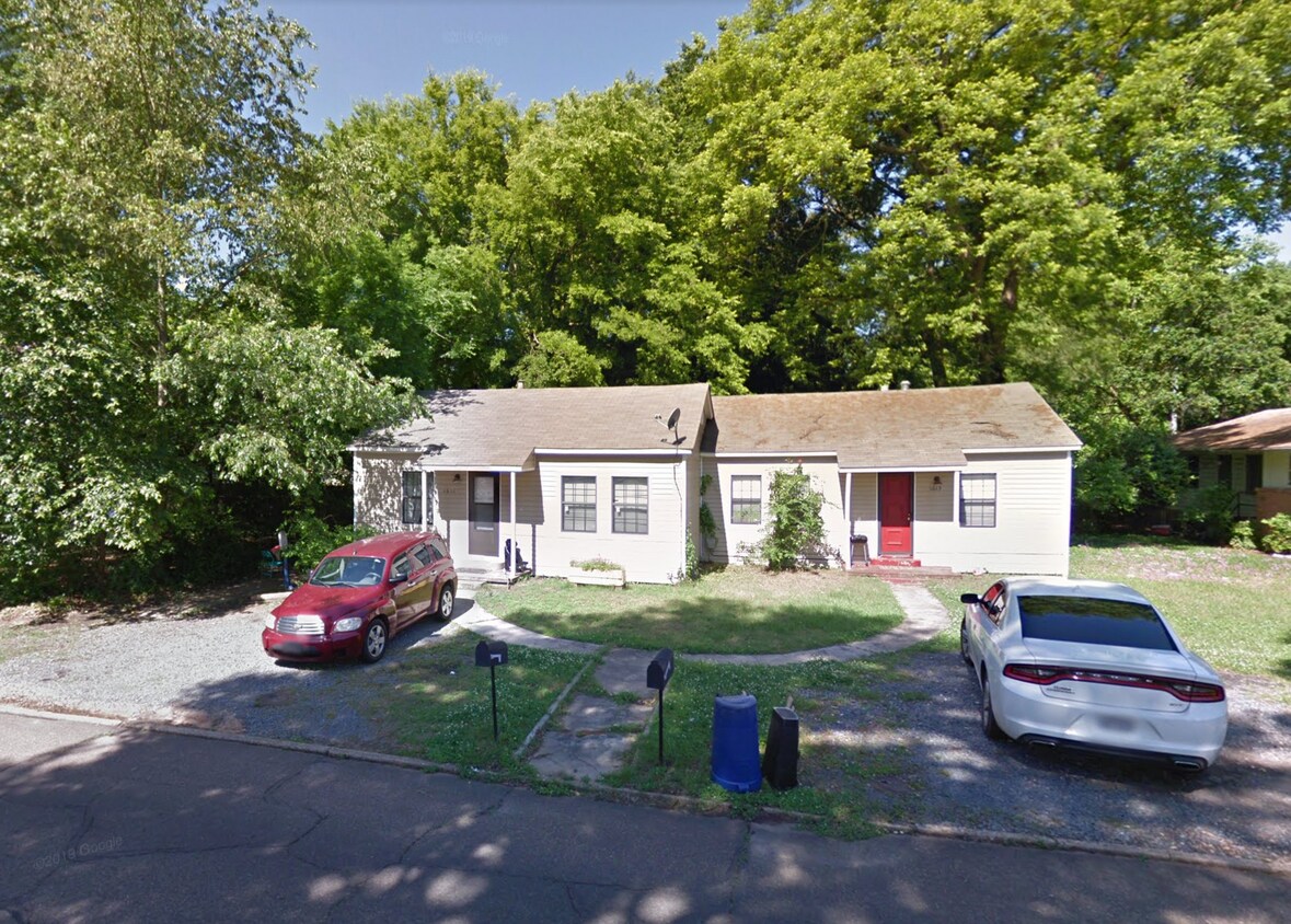 1613 Hickory St, Texarkana, AR 71854 Townhome Rentals in Texarkana AR