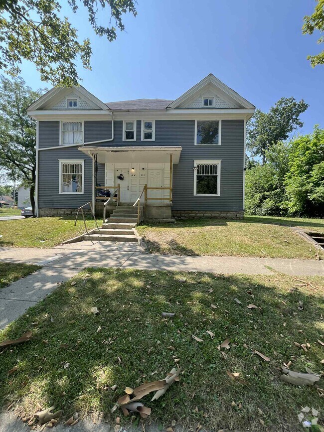 Building Photo - 246 E Dewald St