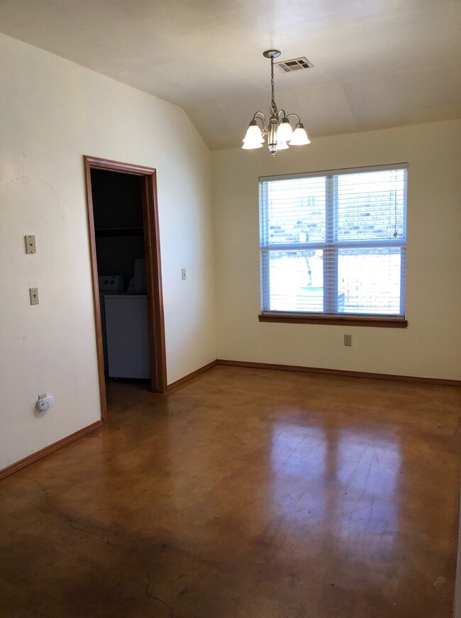 Foto del edificio - 3021 E 2nd Ave
