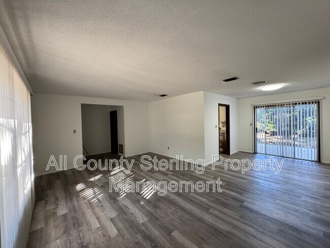 Building Photo - 4100 NW 48 Pl