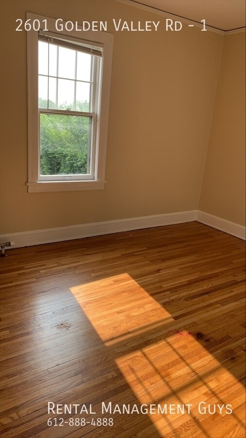 Foto del edificio - Beautiful 1 Bedroom Apartment! Hardwood Fl...