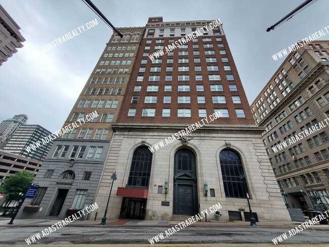 Building Photo - 21 W 10th St